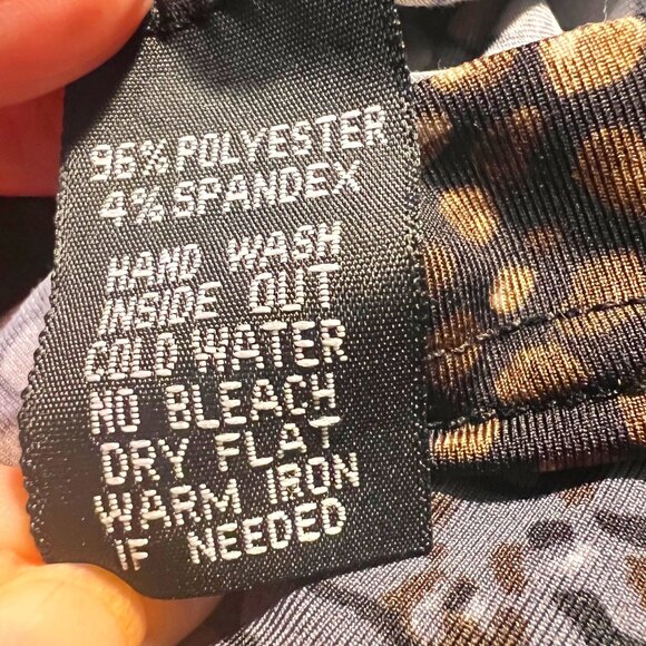 Max & Rina Women's Long Sleeve Snake Skin Print Tunic Stud Blouse-Size Medium - Picture 14 of 14